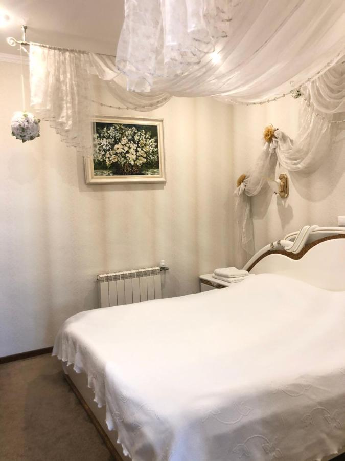 Gusarskiy Hotel&Apartment Kiev Exteriör bild